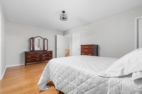 Photo 34 at 31 Monteith Crescent, Maple, Vaughan