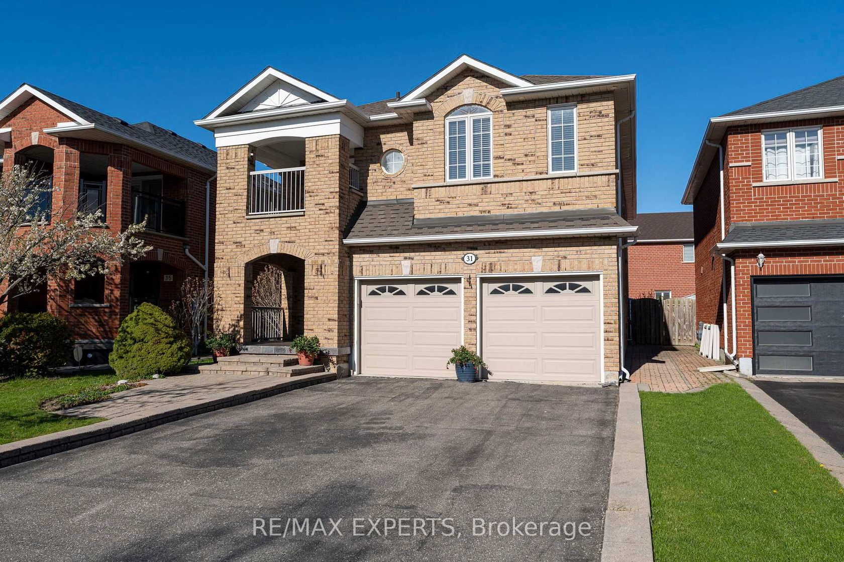 31 Monteith Crescent, Maple, Vaughan photo number 2