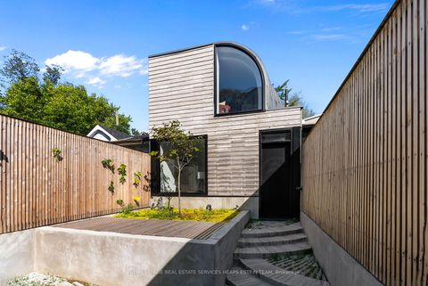 Photo 30 at 44 Foxley Street, Bellwoods, Toronto