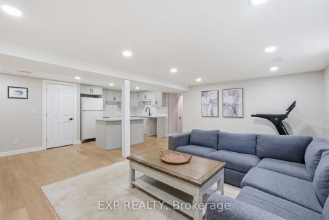 Photo 24 at 21 Canzone Drive, Bendale, Toronto