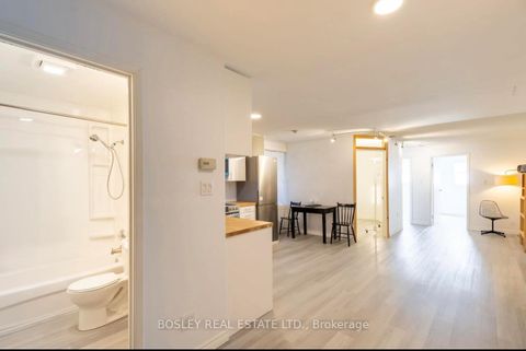 Photo 12 at 2963 Dundas Street W, Junction Area, Toronto
