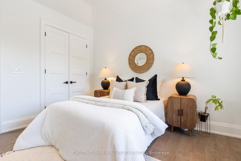 Photo 22 at 15 Edgewood Avenue, Woodbine Corridor, Toronto