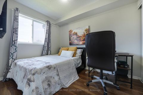 Photo 11 at 60 - 1865 Kingston Road, Village East, Pickering