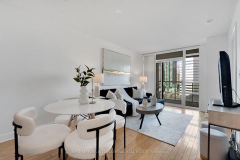 Photo 2 at 1011 - 16 Harrison Garden Boulevard, Willowdale East, Toronto