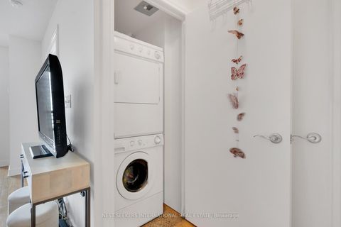 Photo 11 at 1011 - 16 Harrison Garden Boulevard, Willowdale East, Toronto