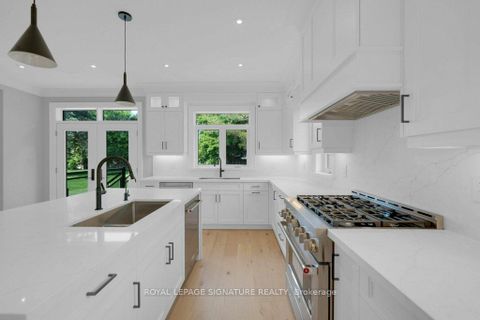 Photo 10 at 92 Howard Road, Leslie Valley, Newmarket