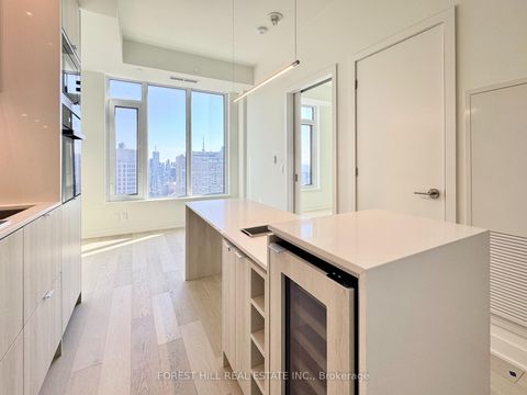 Photo 3 at 4508 - 11 Yorkville Avenue, Annex, Toronto