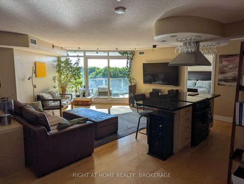 Photo 3 at 608 - 550 Queens Quay W, Waterfront Communities C1, Toronto