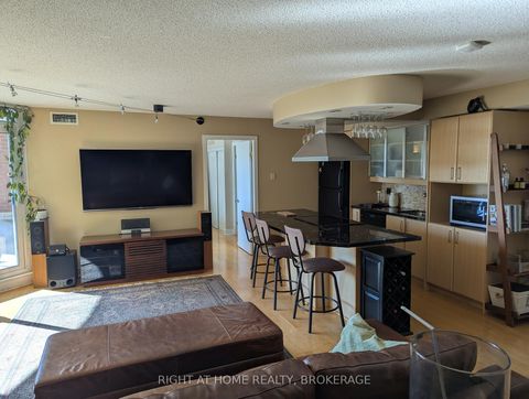 Photo 4 at 608 - 550 Queens Quay W, Waterfront Communities C1, Toronto
