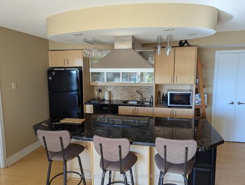 Photo 5 at 608 - 550 Queens Quay W, Waterfront Communities C1, Toronto