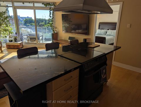 Photo 7 at 608 - 550 Queens Quay W, Waterfront Communities C1, Toronto