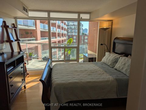 Photo 9 at 608 - 550 Queens Quay W, Waterfront Communities C1, Toronto