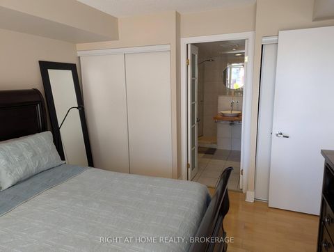 Photo 11 at 608 - 550 Queens Quay W, Waterfront Communities C1, Toronto
