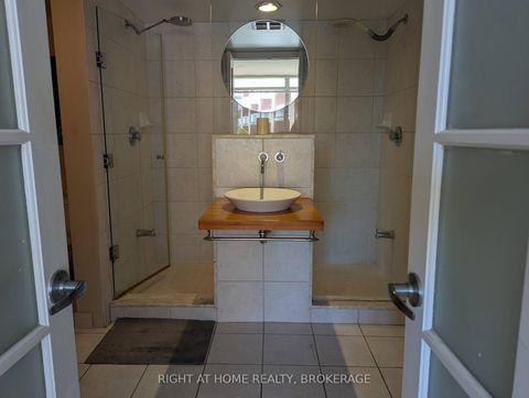 Photo 16 at 608 - 550 Queens Quay W, Waterfront Communities C1, Toronto
