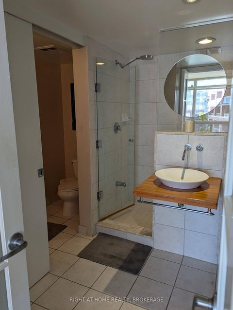 Photo 17 at 608 - 550 Queens Quay W, Waterfront Communities C1, Toronto