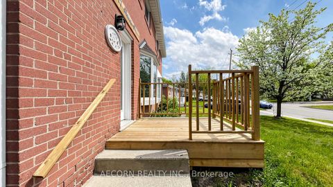 Photo 4 at 17 Richardson Drive, Aurora Highlands, Aurora