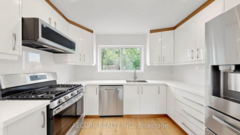 Photo 11 at 17 Richardson Drive, Aurora Highlands, Aurora