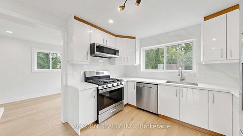 Photo 13 at 17 Richardson Drive, Aurora Highlands, Aurora