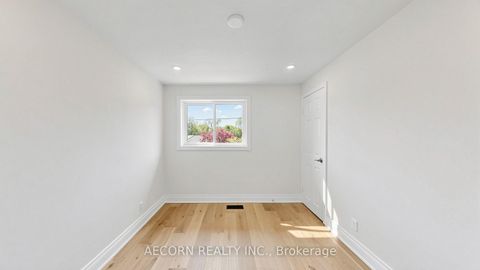 Photo 14 at 17 Richardson Drive, Aurora Highlands, Aurora