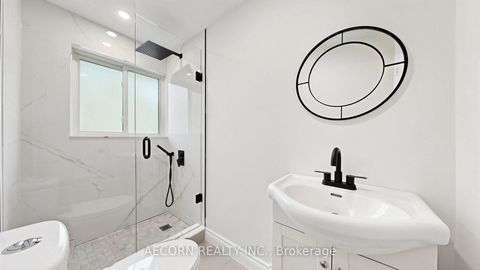 Photo 18 at 17 Richardson Drive, Aurora Highlands, Aurora