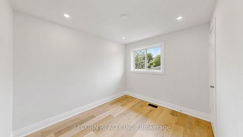 Photo 19 at 17 Richardson Drive, Aurora Highlands, Aurora