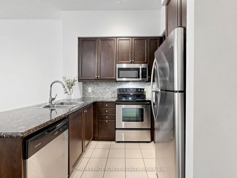 Photo 14 at 204 - 500 St.Clair Avenue W, Forest Hill South, Toronto