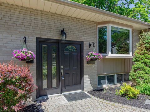 Photo 1 at 83 Berkinshaw Crescent, Don Mills, Toronto