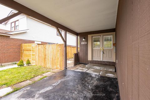Photo 2 at 122 Ormond Drive, Samac, Oshawa