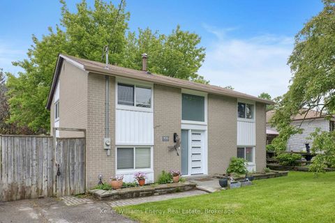 Photo 1 at 906 Centre Street N, Williamsburg, Whitby