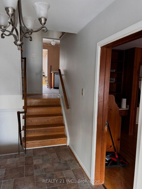Photo 3 at 24 Beveridge Drive, Donalda, Toronto