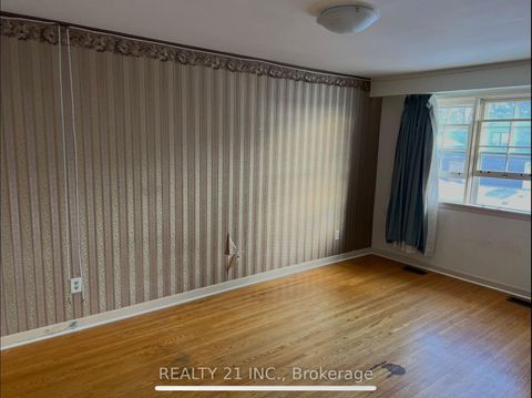 Photo 5 at 24 Beveridge Drive, Donalda, Toronto