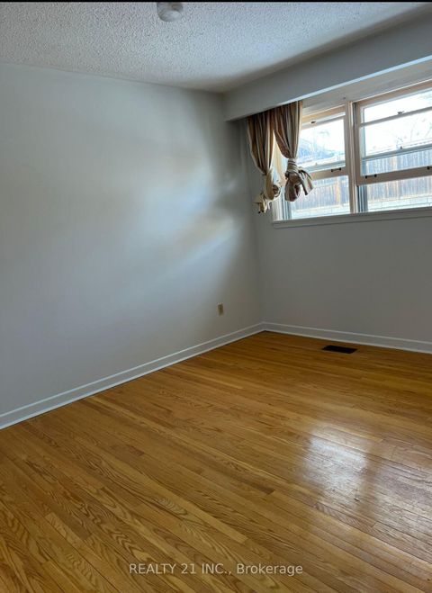 Photo 6 at 24 Beveridge Drive, Donalda, Toronto
