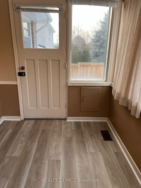 Photo 7 at 24 Beveridge Drive, Donalda, Toronto