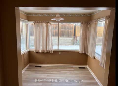 Photo 9 at 24 Beveridge Drive, Donalda, Toronto