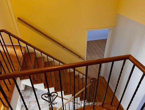 Photo 12 at 24 Beveridge Drive, Donalda, Toronto
