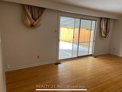 Photo 18 at 24 Beveridge Drive, Donalda, Toronto