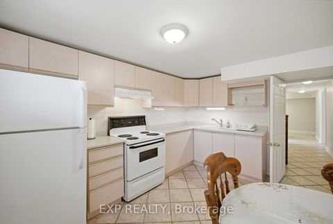 Photo 14 at 45 Flamborough Drive, Amesbury, Toronto