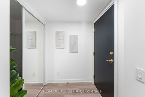 Photo 3 at 611 - 5 Lakeview Avenue, Bellwoods, Toronto