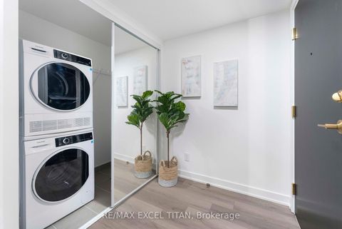 Photo 4 at 611 - 5 Lakeview Avenue, Bellwoods, Toronto