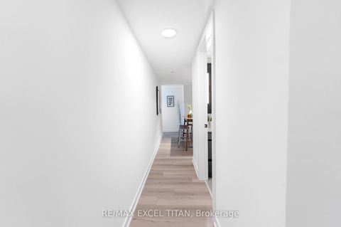 Photo 5 at 611 - 5 Lakeview Avenue, Bellwoods, Toronto