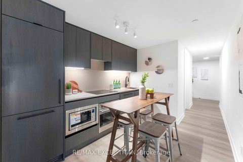 Photo 8 at 611 - 5 Lakeview Avenue, Bellwoods, Toronto