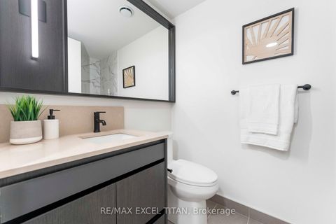 Photo 9 at 611 - 5 Lakeview Avenue, Bellwoods, Toronto