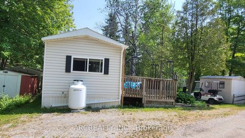 Photo 1 at 10 Chickadee Court, Pefferlaw, Georgina