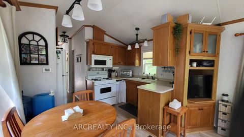 Photo 8 at 10 Chickadee Court, Pefferlaw, Georgina