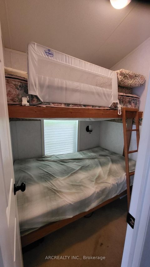 Photo 11 at 10 Chickadee Court, Pefferlaw, Georgina