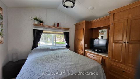 Photo 14 at 10 Chickadee Court, Pefferlaw, Georgina
