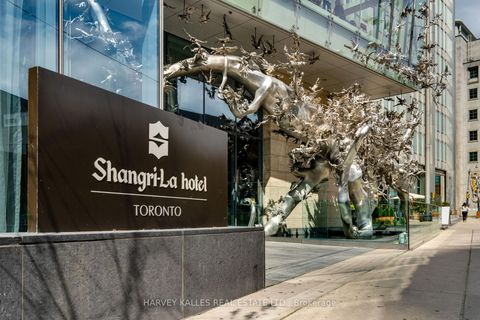 Photo 3 at 3907 - 180 University Avenue, Bay Street Corridor, Toronto