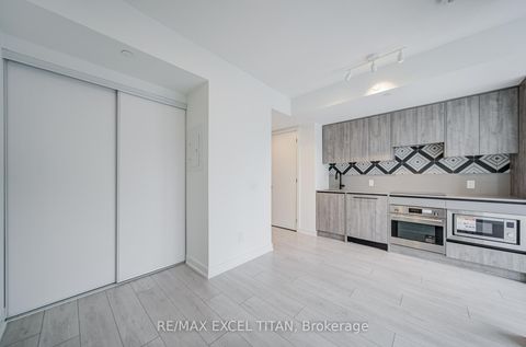 Photo 4 at 416 - 5 Lakeview Avenue, Bellwoods, Toronto