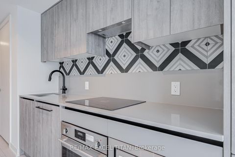 Photo 5 at 416 - 5 Lakeview Avenue, Bellwoods, Toronto