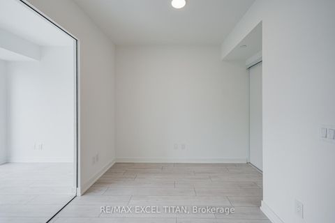 Photo 10 at 416 - 5 Lakeview Avenue, Bellwoods, Toronto